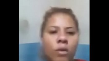 Venezolana me mandan video en el baño masturbadose  rico