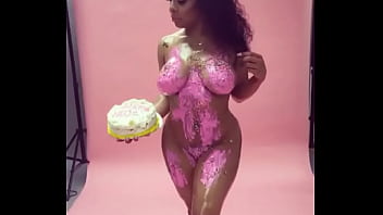 Nikki nicole Bday cake ass