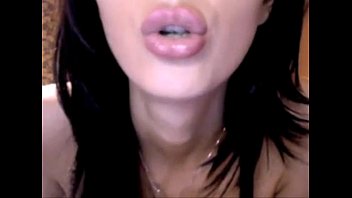 Hott Brunette Shows off Lips Toungue and tits   - combocams.com